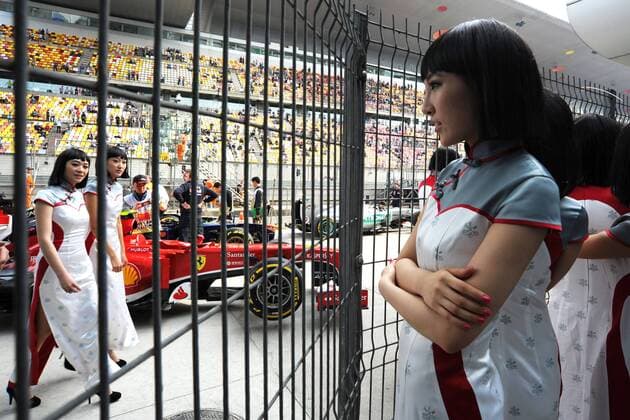 FORMULA ONE CHINESE GRAND PRIX AT SHANGHAI INTERNATIONAL CIRCUIT ON APRIL 12-13-14 2013. UBS GRID GIRLS AND PARC FERME. FORMULE 1 : Grand Prix de Chine - Essais - Shanghai - 13 04 2013 BernardAsset Panoramic 