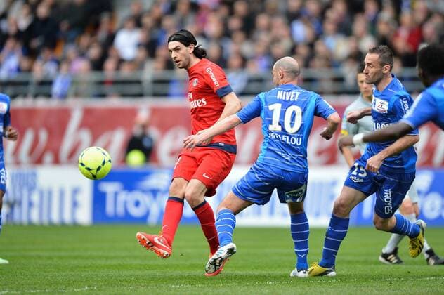 Javier Pastore (psg) - Benjamin Nivet (tro) FOOTBALL: AC Aube Troyes (ES, ESTAC) - Paris St Germain (PSG). Ligue 1 - 13 04 2013 xAnthonyxBIBARDxFEPx 