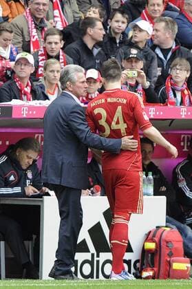 Jupp HEYNCKES (Trainer Bayern Muenchen) mit Pierre Emil HOJBJERG (Bayern Muenchen) vor Einwechslung. Fussball 1. Bundesliga, 29 Spieltag,Fussball 1. Bundesliga FC Bayern Muenchen (M)-1.FC Nürnberg (N) 4-0. Liga1,Spieltag29,Saison 2012 13,am 13.04.2013. A L L I A N Z A R E N A.