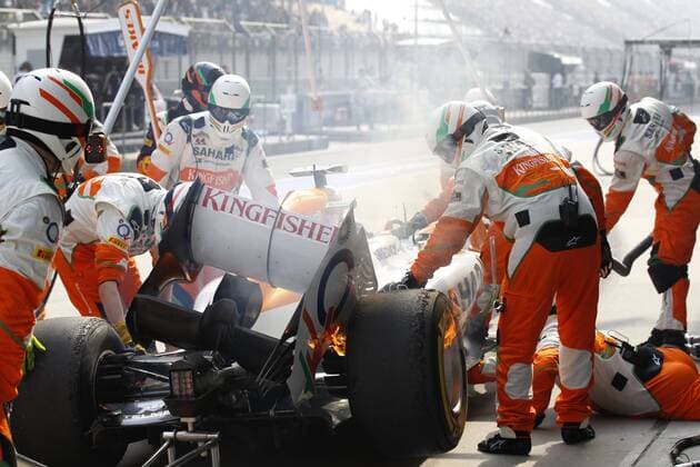 Motorsports: FIA Formula One World Championship 2013, Grand Prix of China, Fire, Brand 15 Adrian Sutil (GER, Sahara Force India F1 Team), xHOCHxZWEIx