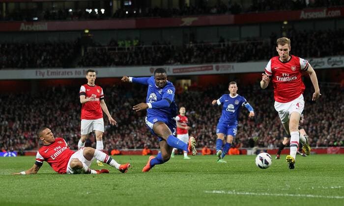 Everton s Victor Anichebe fires in a shot..Arsenal v Everton - Barclays Premier League - Emirates Stadium, London- 16 04 13 - Picture David Klein Sportimage EDITORIAL USE ONLY. No use with unauthorised audio, video, data, fixture lists, club league logos or live services. Online in-match use limited to 120 images, no video emulation. No use in betting, games or single club league player publications.