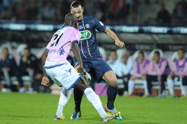 Cedric Mongongu (etg) vs Zlatan Ibrahimovic (psg) FOOTBALL : Evian Thonon Gaillard vs Paris Saint Germain - 1 4 de finale Coupe de France - 17 04 2013 FredericChambert Panoramic 