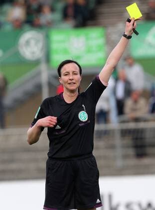 Schiedsrichterin Inka Müller-Schmäh (Potsdam) VfL Wolfsburg vs. FC Bayern München
