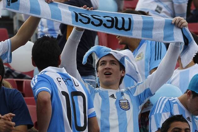 Football, Argentina. Argentinean national team fans cheer their team prior to the qualifying to at National stadium in Santiago. 16 10 2012 Marcelo Hernandez Photosport Futbol, . 