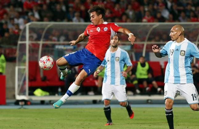 Football, Chile vs Argentina Qualifying match for the World Cup Brazil 2014. Chile s national team player Eduardo Vargas kicks the ball during a qualifying match against Argentina for the World Cup Brazil 2014 held at the Nacional Stadium. 16 10 2012 Santiago,Chile Martin Thomas Photosport Futbol, Chile vs Argentina 