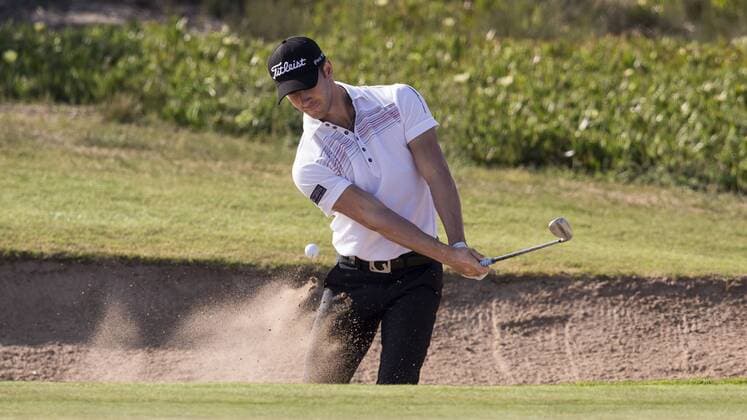 18.04.2013 Valencia, Spain. Estanislao Goya plays from a greenside bunker on hole 5 during round one of the Spanish Open from the El Saler Golf Course. xIvanxArlandisx  ActionPlus11398863