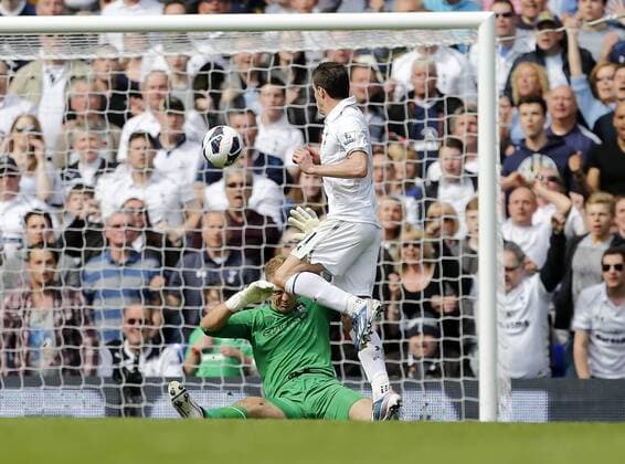 Tottenham s Gareth Bale scoring his sides third goal past Manchester City s Joe Hart..Tottenham Hotspur v Manchester City - Barclays Premier League - White Hart Lane, London- 21 04 13 - EDITORIAL USE ONLY. No use with unauthorised audio, video, data, fixture lists, club league logos or live services. Online in-match use limited to 120 images, no video emulation. No use in betting, games or single club league player publications.
