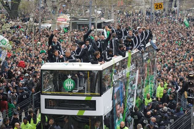 Fans begrüßen den Ligapokasieger Saint Etienne FOOTBALL : - 21 04 2013 FredericChambert Panoramic 