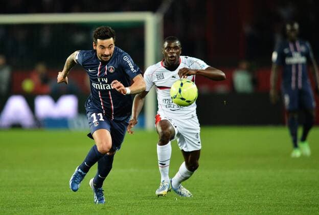 Ezequiel Lavezzi (psg) - Romain Genevois (Nizza) Paris St. Germain (PSG) vs OGC Nizza - Ligue 1 - 21 04 2013 AnthonyBIBARDFEP 