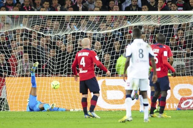 Steve Elana (Lille) vs premier but de Vincent Nogueira (Sochaux) FOOTBALL : Lille vs Sochaux - Ligue 1 - 26 04 2013 JBAutissier Panoramic 