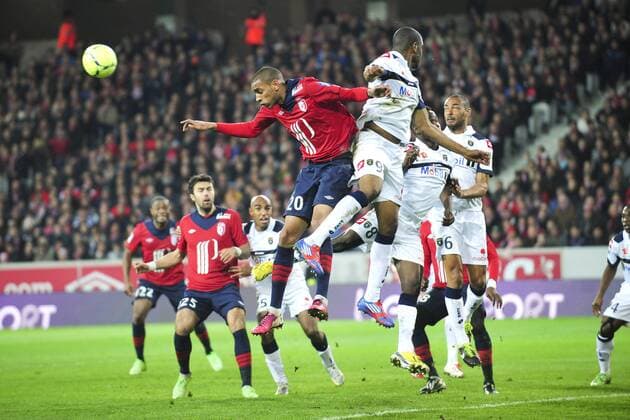 Ronny Rodelin (Lille) vs Sloan Privat (Sochaux) FOOTBALL : Lille vs Sochaux - Ligue 1 - 26 04 2013 JBAutissier Panoramic 