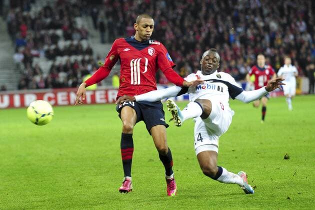 Ronny Rodelin (Lille) vs Jerome Roussillon (Sochaux) FOOTBALL : Lille vs Sochaux - Ligue 1 - 26 04 2013 JBAutissier Panoramic 