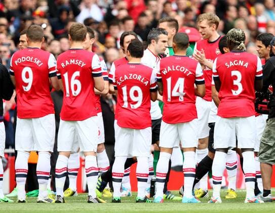 FC Arsenal London v Manchester United (ManU) . . April 28, 2013 Robin van Persie (MU) walks through the FC Arsenal guard of honour.