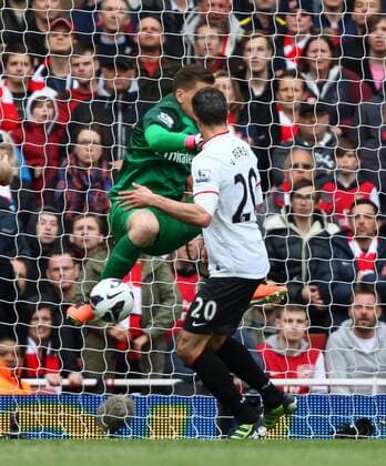 FC Arsenal London v Manchester United (ManU) . . April 28, 2013 Robin van Persie (MU) has his shot saved by Wojciech Szcczesny (A) 