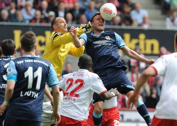 28-04-2013, Fussball, Saison 2012-2013, 2. Bundesliga, 31. Spieltag, 1. FC Köln - 1860 München 1-1, Moritz Volz (1860 München), re., und Torhüter Gabor Kiraly (1860 München) klären gemeinsam