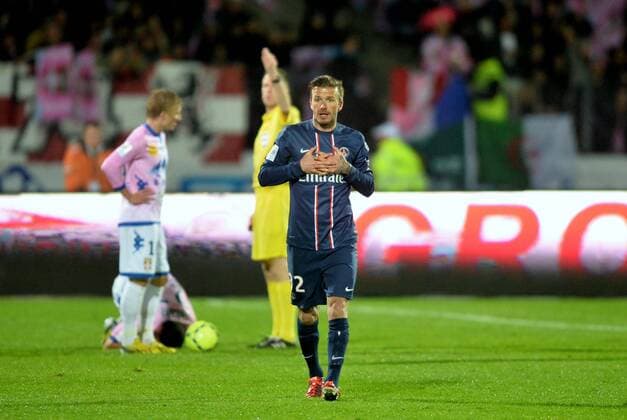 carton rouge David Beckham (psg) - Olivier Thual (arbitre) FOOTBALL : Evian Thonon Gaillard FC vs Paris Saint Germain, PSG - Ligue 1 - 28 04 2013 AnthonyBIBARDFEP 