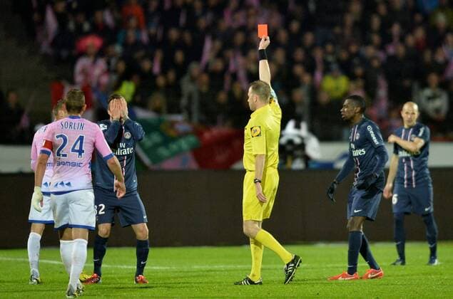 carton rouge David Beckham (psg) - Olivier Thual (arbitre) FOOTBALL : Evian Thonon Gaillard FC vs Paris Saint Germain, PSG - Ligue 1 - 28 04 2013 AnthonyBIBARDFEP 