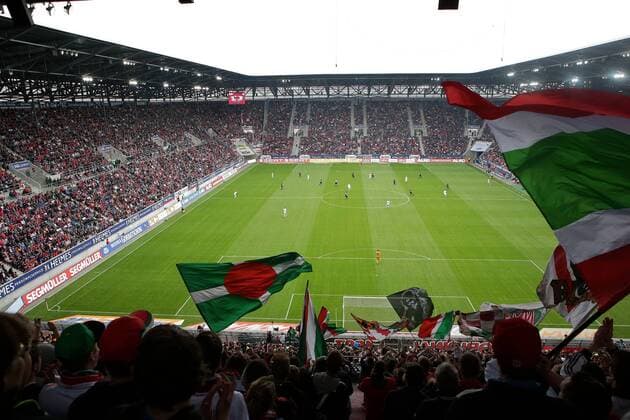 Fußball, Stadiongeschichte FC Augsburg FC Augsburg - Tolle Stimmung in der SGL-Arena im Kampf um den Klassenerhalt EP_Fastl