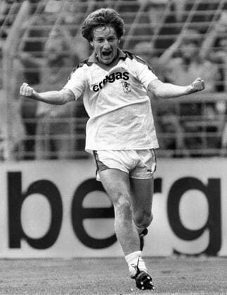 Torschütze Frank Mill (Borussia Mönchengladbach) jubelt