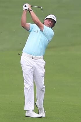 02 May 2013: Phil Mickelson on his approach shot on 18 during early first round action at the the Wells Fargo Championship Tournament at Quail Hollow Country Club, Charlotte, North Carolina. GOLF: MAY 02 PGA Golf Herren - Wells Fargo Championship - First Round Icon2013050200014 EDITORIAL USE ONLY