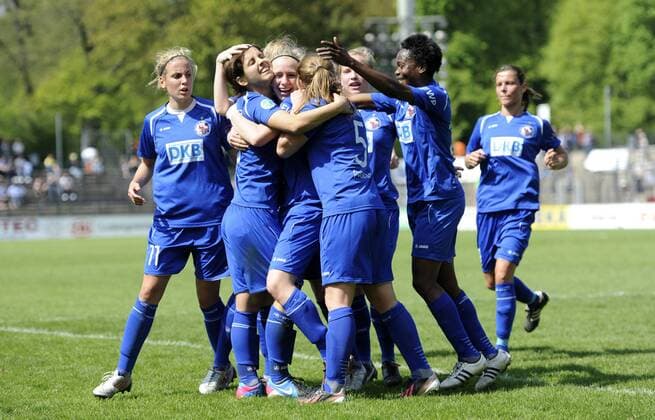 Potsdamer Jubeltraube nach dem Tor 2:0, 1.FFC Turbine Potsdam - VfL Wolfsburg, Fußball, Frauen, Bundesliga, Saison 2012 2013, Potsdam, 05.05.2013,