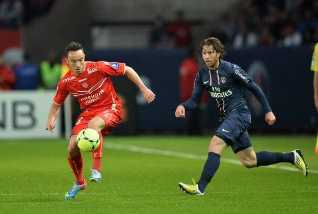 Gael Danic (val) - Maxwell (psg) FOOTBALL : Paris SG vs Valenciennes - Ligue 1 - 05 05 2013 AnthonyBIBARD FEP Panoramic 