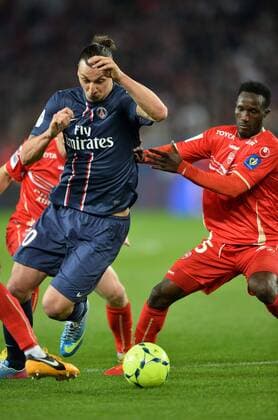 Zlatan Ibrahimovic (psg) - Benjamin Angoua (val) FOOTBALL : Paris St Germain PSG vs Valenciennes FC: - Ligue 1 - 05 05 2013 AnthonyBIBARDFEP 
