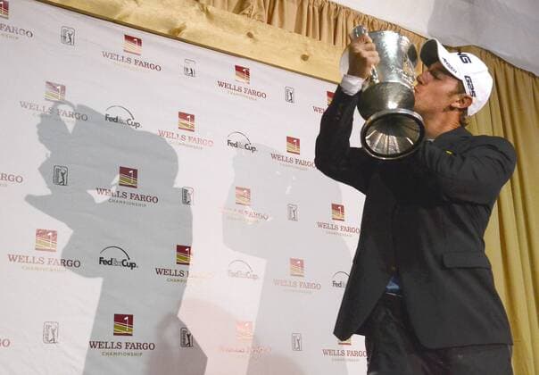 May 5, 2013 - Charlotte, NC, USA - Derek Ernst celebrates winning the Wells Fargo Championship at Quail Hollow Club in Charlotte, North Carolina, Sunday, May 5, 2013. WELLS FARGO PGA Golf Herren TOURNAMENT - ZUMAm67