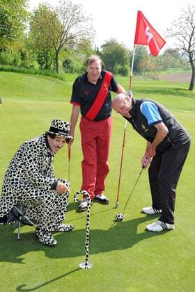 Frank Fleschenberg ( Präsident Eagles Charity Golf Club e.V. ) links und Radpsort-Legende Rudi Altig anläßlich des Eagles Charity Golf Turnier Europapark am 06.05.2013 in Herbolzheim-Tutschfelden.