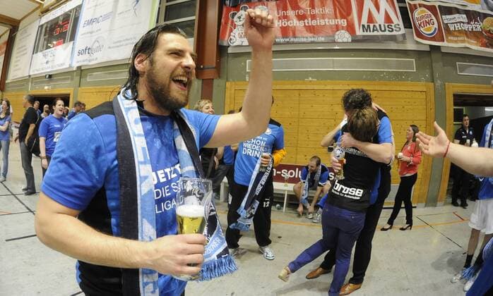 08.05.2013 - Handball - 2. Bundesliga - 33. Spieltag: HC Erlangen HCE - Bergischer HC - - Jubel Freude beim BHC nach Spielende - Sebastian Hinze (Cheftrainer Bergischer HC )
