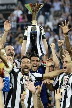 Db Torino 11 05 2013 - Spieler von Juventus Turin feiern die Meisterschaft in der Serie A: Gianluigi Buffon 
