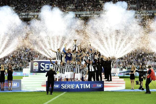 Db Torino 11 05 2013 - Spieler von Juventus Turin feiern die Meisterschaft in der Serie A: Juventus 