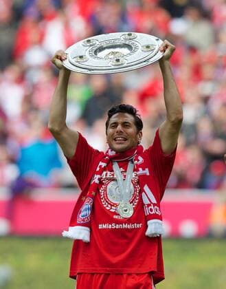 Fussball München 11.05.2013 Saison 2012 2013 1. Bundesliga DFL FC Bayern München - FC Augsburg FC Bayern München ist Deutscher Fussballmeister 2013 Siegerehrung Claudio Pizarro (FC Bayern, No.14)