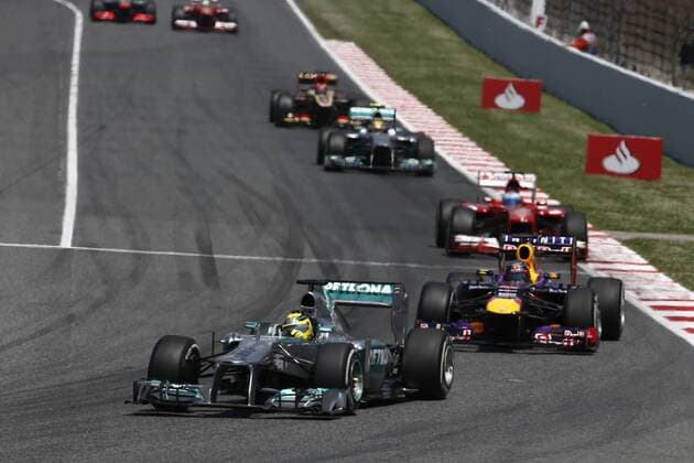 Motorsports: FIA Formula One World Championship 2013, Grand Prix of Spain, 9 Nico Rosberg (GER, Mercedes AMG Petronas F1 Team), 1 Sebastian Vettel (GER, Infiniti Red Bull Racing), xHOCHxZWEIx