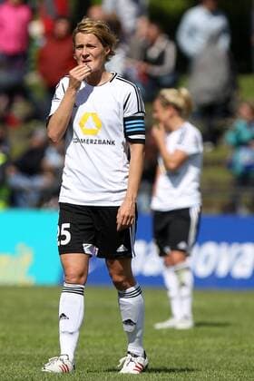 12.05.2013, xfsx, 1.Bundesliga Damen, 1.FFC Frankfurt - FC Bayern München, v.l. Saskia Bartusiak (1. FFC Frankfurt) enttäuscht schauend, Enttäuschung, disappointed