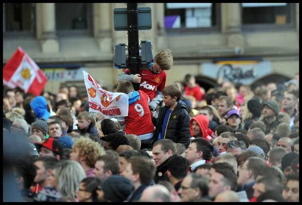 Manchester United Fans wait for Manchester United players to turn up in Albert Square, Manchester, Manchester United celebrate winning their 20th league title winning the Premier League, Monday May 13, 2013. AndrewxParsonsx xi-Images  AJP