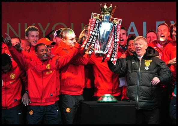 Sir Alex Ferguson Manchester United Fans lifts the trophy to show fans in Albert Square, Manchester, As Manchester United celebrate winning their 20th league title winning the Premier League, Monday May 13, 2013. AndrewxParsonsx xi-Images  AJP