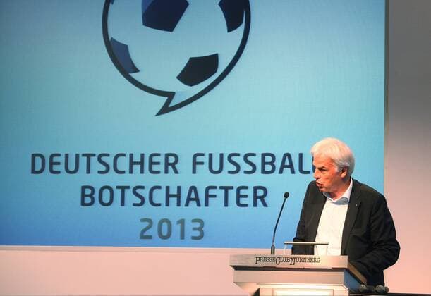 13.05.2013 - Fussball - Deutscher Fussball Botschafter 2013 - JüRa - Rainer Holzschuh (Herausgeber Kicker Sportmagazin) spricht
