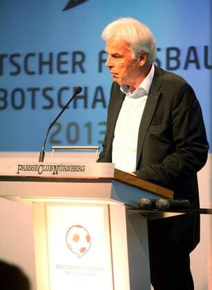 13.05.2013 - Fussball - Deutscher Fussball Botschafter 2013 - JüRa - Rainer Holzschuh (Herausgeber Kicker Sportmagazin) spricht
