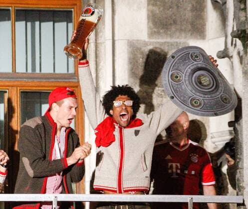 Holger BADSTUBER (links) und DANTE Bonfim. FC Bayern München, Saison 2012 2013, Meisterfeier, am 11.05.2013 in München Rathaus Deutschland.