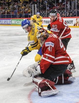 Stockholm 2013 05 16 Ice-Hockey World Championship 2013 - Canada CAN vs Sweden SWE - Pictures shows Simon Hjalmarsson SWE 11, gk Mike Smith CAN and Ryan O Reilly CAN 90 - KPkod 08002 