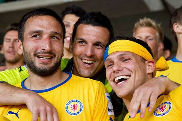 Jubel nach Spielende - Deniz Dogan,Torwart Marjan Petkovic,Mirko Boland (v.li.,Eintracht Braunschweig) - 2. Fußball Bundesliga Punktspiel Saison 2012-13 Eintracht Braunschweig vs. FSV Frankfurt im Eintracht Stadion in Braunschweig - 19.05.2013, Deutschland, Fußball, Mann, Männer