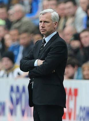 Football - English Premiership - Newcastle v Arsenal Alan Pardew of Newcastle looks on during the Newcastle v Arsenal, Barclay s Premier League football match at St James Park, Newcastle. Colorsport 19th May 2013