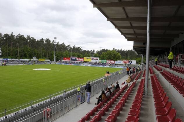 19.05.2013, Fussball 2.Bundesliga 2012 2013, 34.Spieltag, SV Sandhausen , Übersichtsaufnahme vom Hardtwaldstadion in Sandhausen.