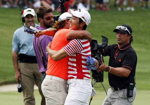 May 19, 2013: Sang-Moon Bae (L) celebrates on the green with D.H. Lee a fellow PGA Golf Herren golfer from South Korea after winning the HP Byron Nelson during the final round of the HP Byron Nelson Championship played at TPC Las Colinas Four Season Resort in Irving, TX. GOLF: MAY 19 PGA Golf Herren - HP Byron Nelson Championship - Final Round Icon1305190975 EDITORIAL USE ONLY