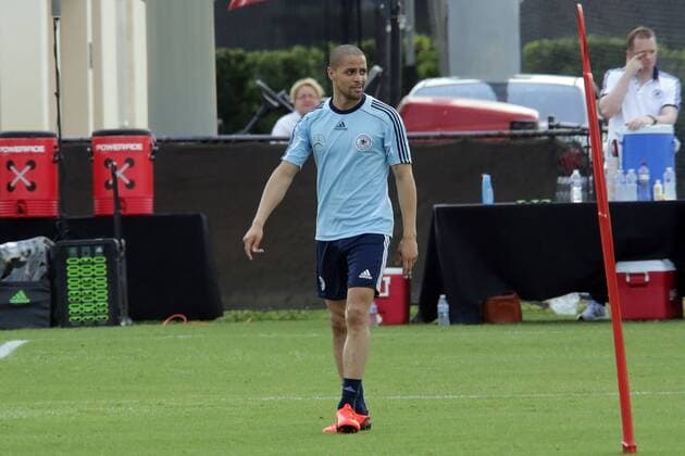 Sidney Sam (D)