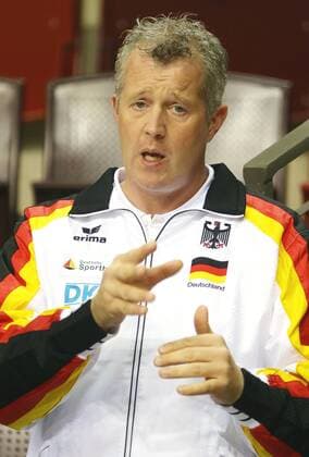 Ludwigsburg , Volleyball Länderspiel Deutschland vs. Frankreich Trainer Vital Heyen ( Deutschland )