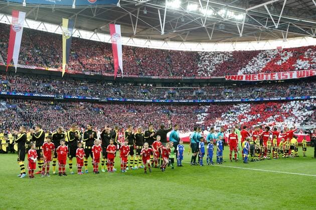 FUSSBALL - CL Finale, Dortmund vs Bayern LONDON,ENGLAND,25.MAI.13 - FUSSBALL - UEFA Champions League Finale, Borussia Dortmund vs FC Bayern Muenchen. Bild zeigt beide Mannschaften und das Wembley Stadion. 