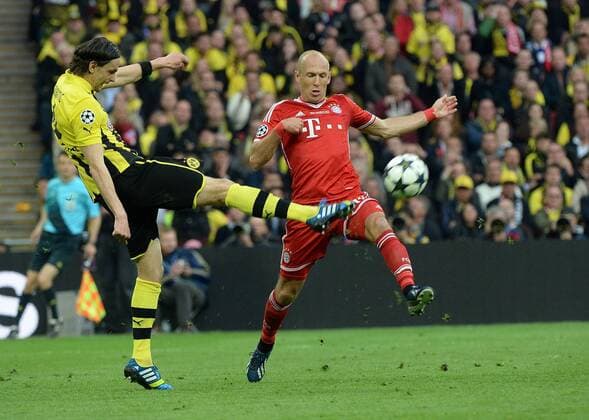 25.05.2013, xjhx, UEFA Champions League Finale, Borussia Dortmund - FC Bayern München, v.l. Neven Subotic (Borussia Dortmund), Arjen Robben (FC Bayern München)