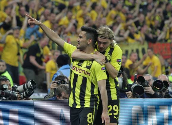25.05.2013 London, England. Antonio da Silva of Borussia Dortmund takes the penalty and celebrates as he scores his equalising goal during the Champions League Final between Bayern Munich and Borussia Dortmund from Wembley Stadium. xKieranxGalvinx  ActionPlus20238423